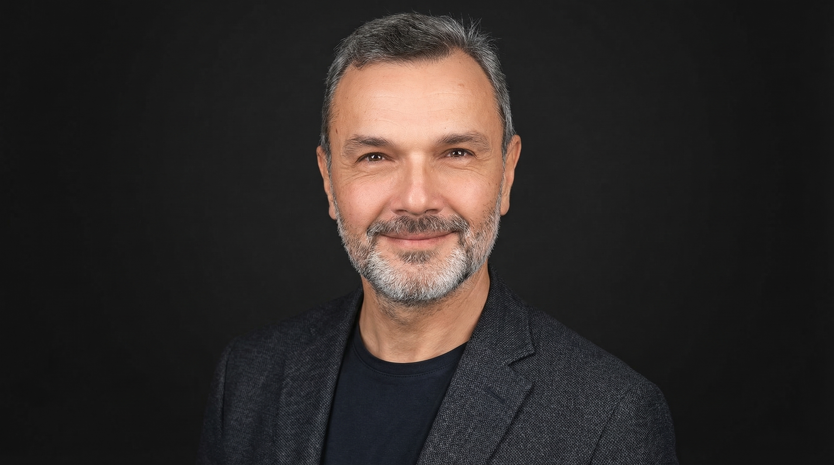 Adam Smiarowski — Profile Photo